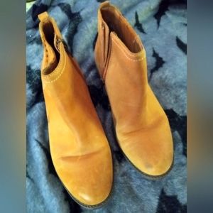 Sperry Tan Leather Ankle Boot ( Size 6.5M)